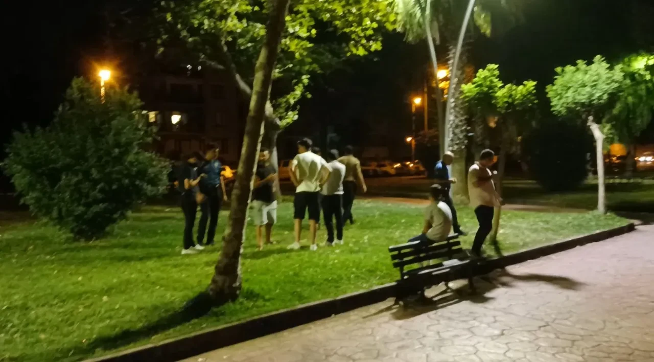 Kocaeli'de kanlı gece! Eşiyle yürüyüş yapan adamı bıçaklayarak katletti