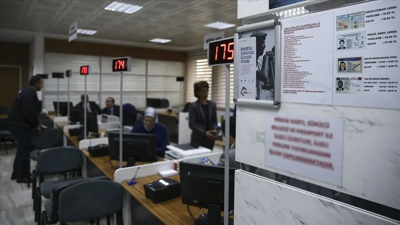 Nüfus müdürlükleri saat kaça kadar açık, kaçta kapanıyor? Eski tip ehliyetleri yenilemek için son gün