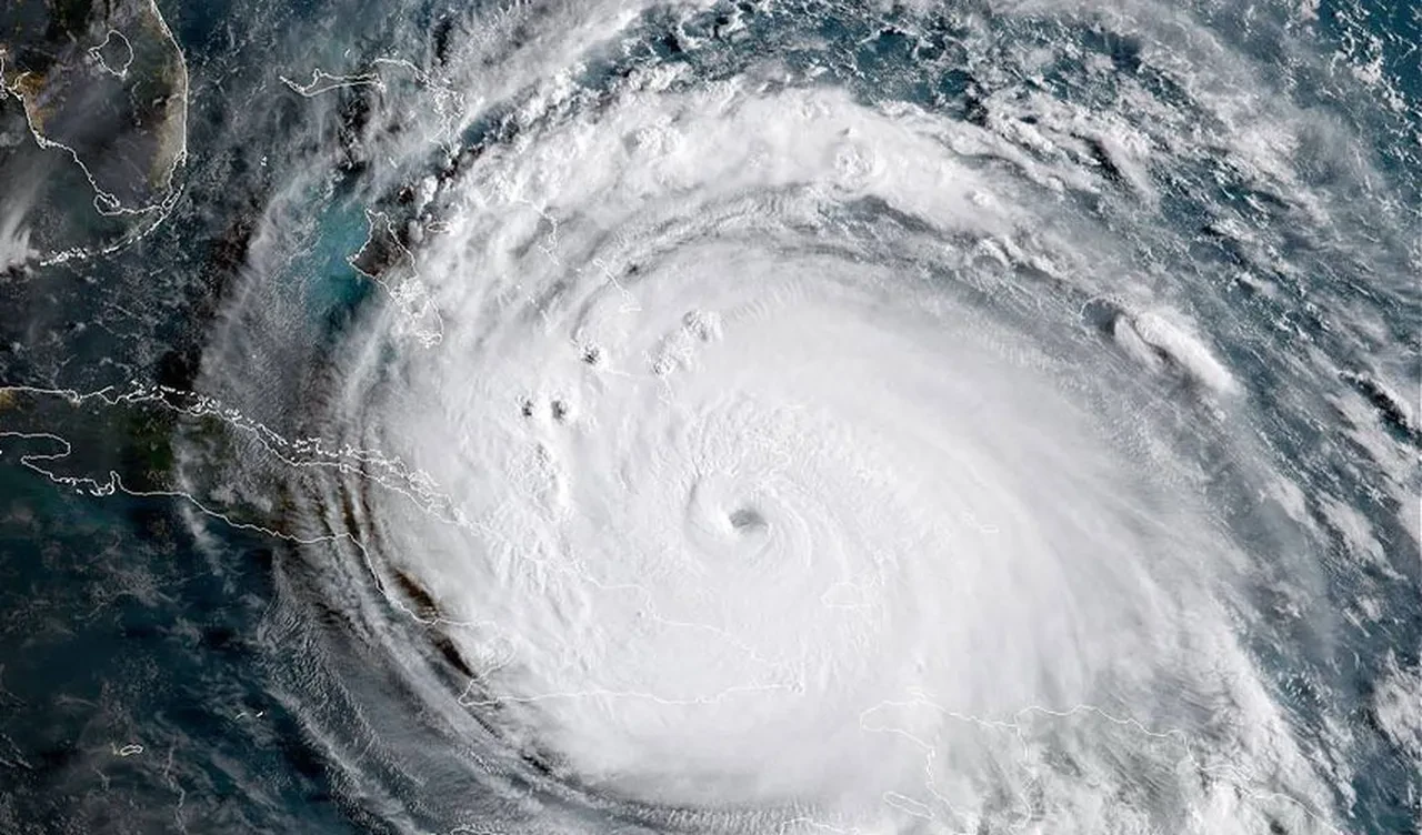 Pasifik Okyanusu'nda oluşan Gil Tropik Fırtınası derin bir 'oh' çektirdi