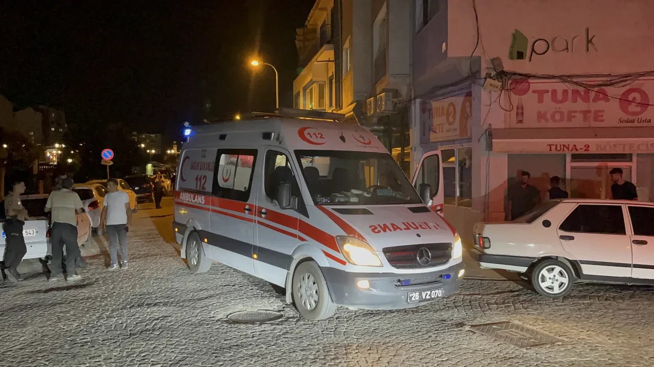 Porsuk Çayı kenarında fenalaşan 2 kişiden biri öldü, diğerinin durumu ağır