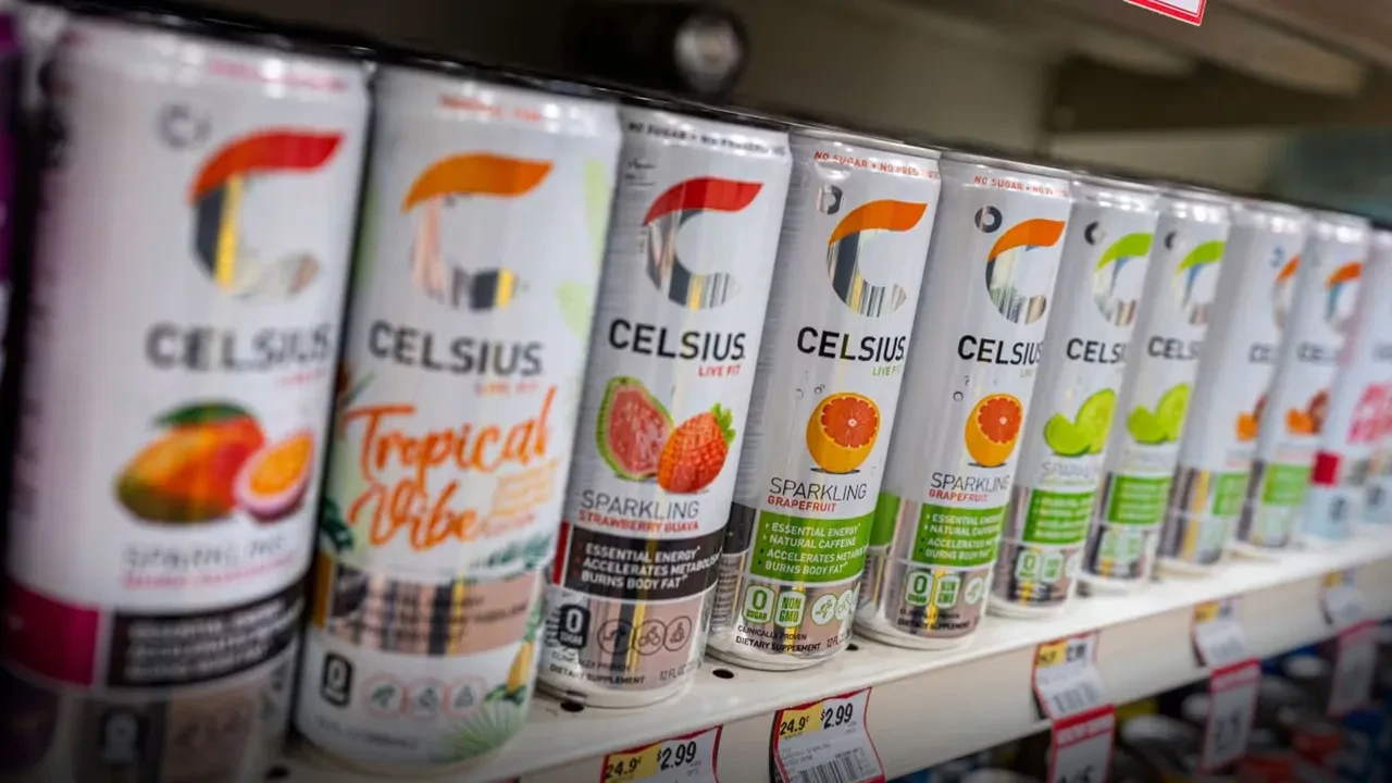 Şirket alarma geçti! Enerji içeceği kutularına yanlışlıkla alkol dolduruldu