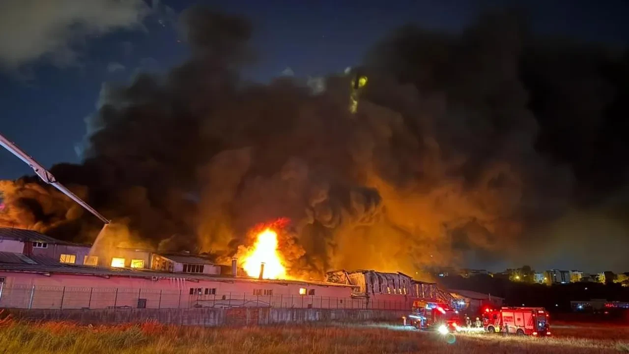 Son dakika | Arnavutköy'de fabrikada patlama! Çok sayıda ekip sevk edildi