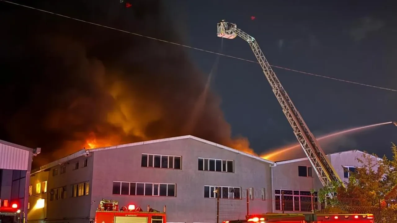 Son dakika | Arnavutköy'de fabrikada patlama! Çok sayıda ekip sevk edildi