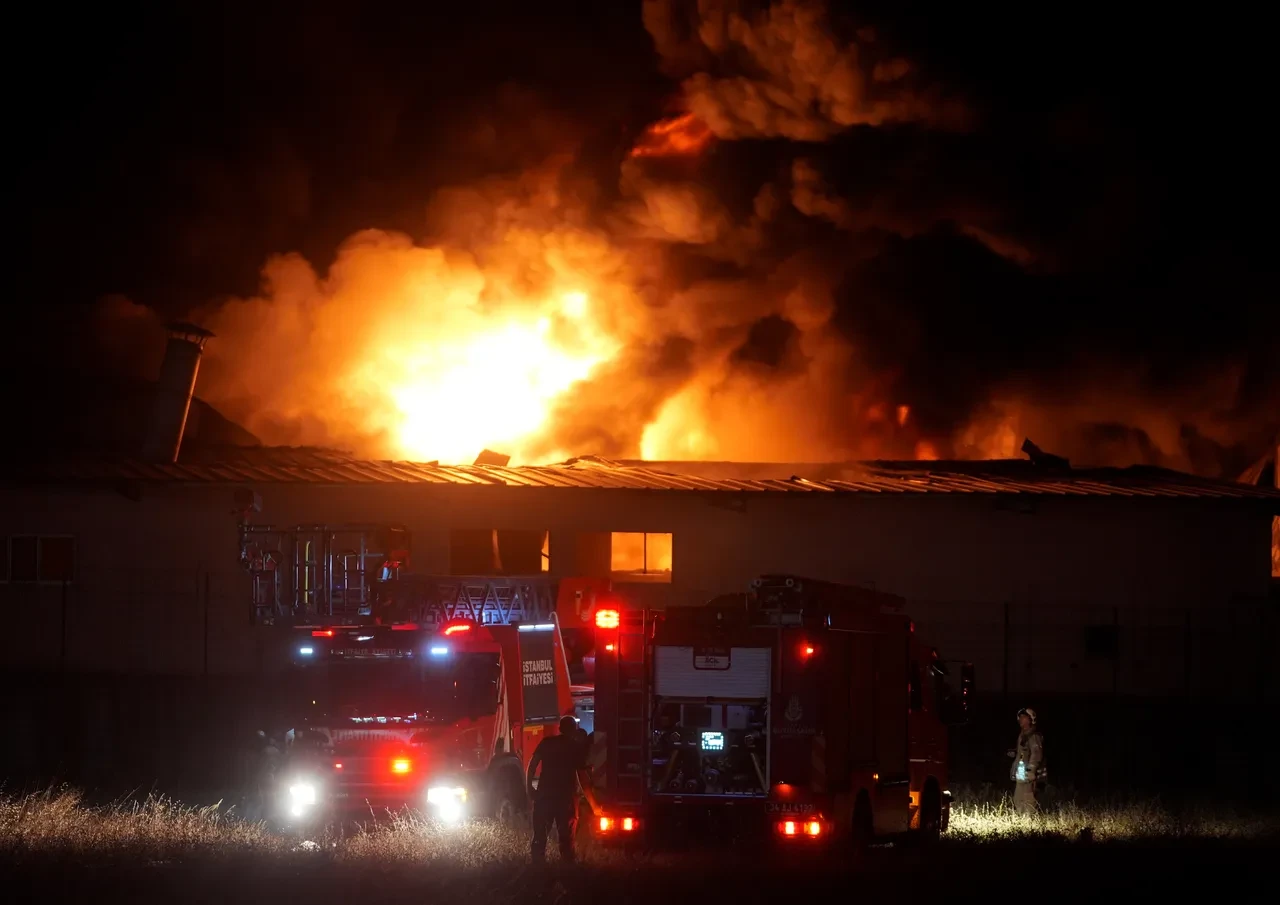 Son dakika | Arnavutköy'de fabrikada patlama! Çok sayıda ekip sevk edildi