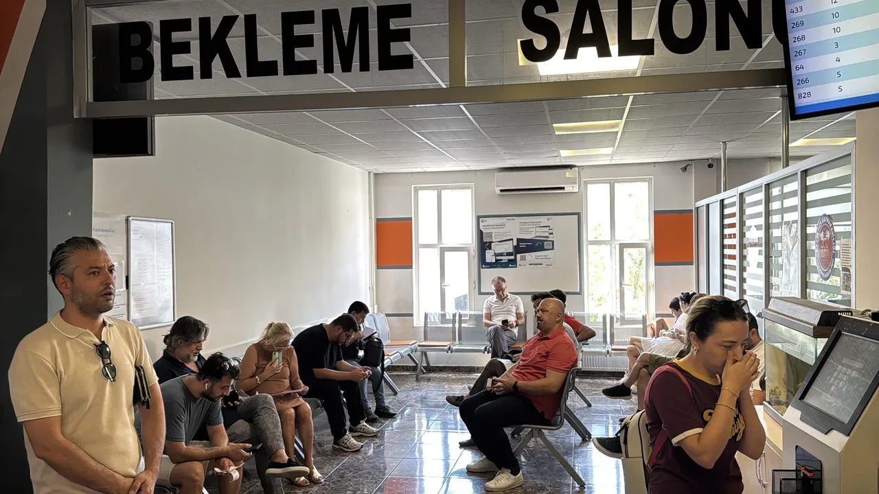 Son dakika | Ehliyetini değiştirmeyenler dikkat! Eski tip sürücü belgelerini yenilemede son tarih değişti