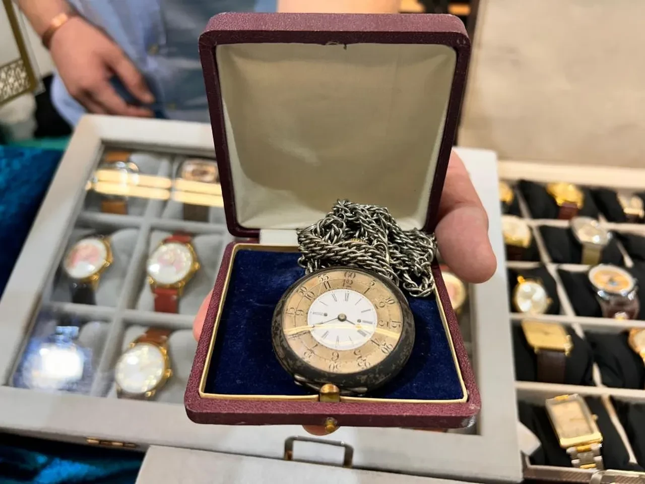 Sultan 2. Abdülhamid Han'ın namaz vakitlerini gösteren saatinin satış fiyatı belli oldu!