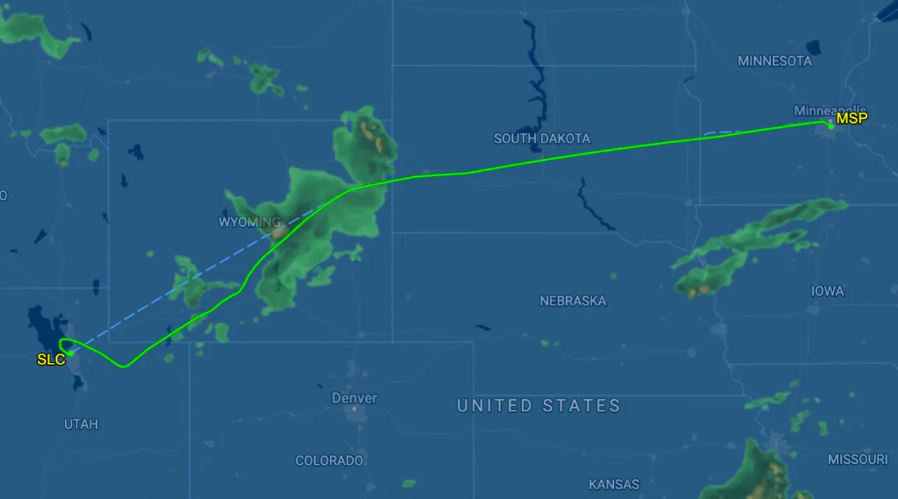 Uçakta korku dolu anlar: Türbülans 25 yolcuyu yaraladı, rota değişti