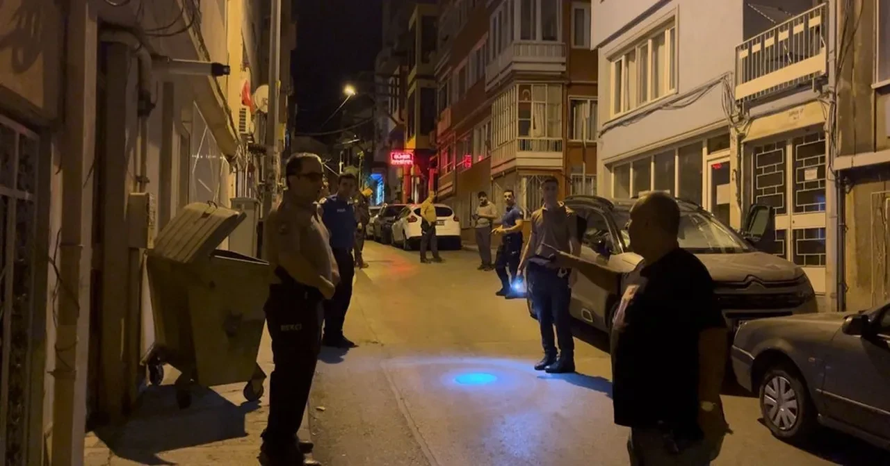 Alacak verecek meselesi kanlı bitti! Birbirlerine silah çekip bıçakla saldırdılar