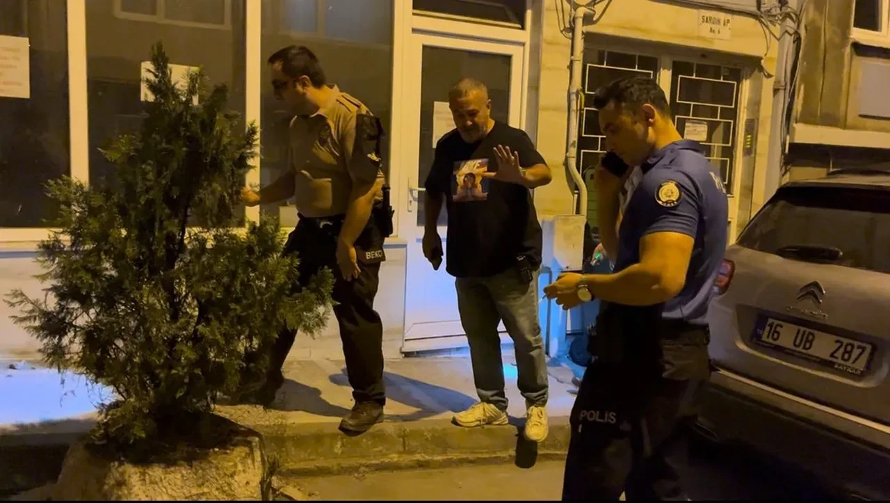 Alacak verecek meselesi kanlı bitti! Birbirlerine silah çekip bıçakla saldırdılar