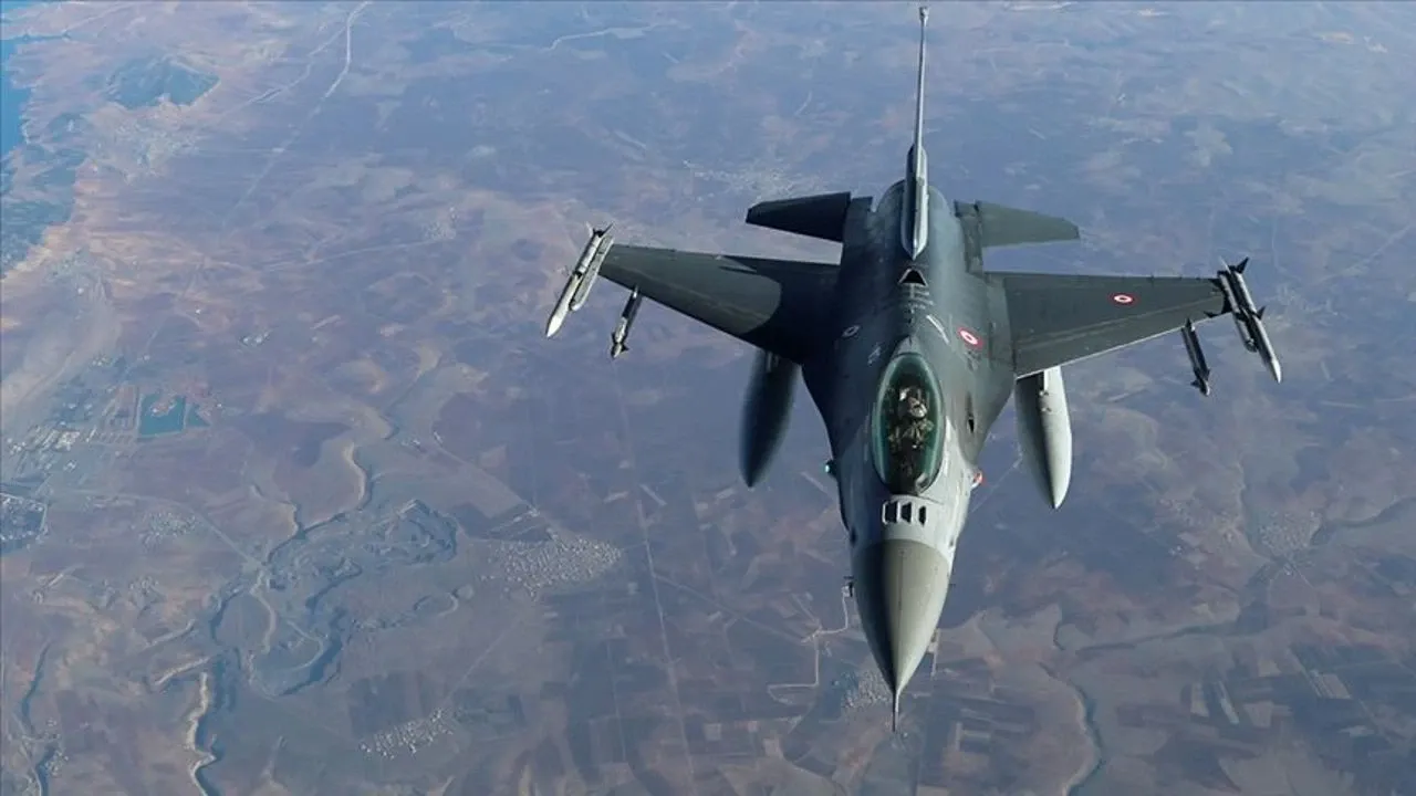 Ankara'da jet savaş uçakları son dakika neden uçuyor? Büyük bir patlama sesi geldi