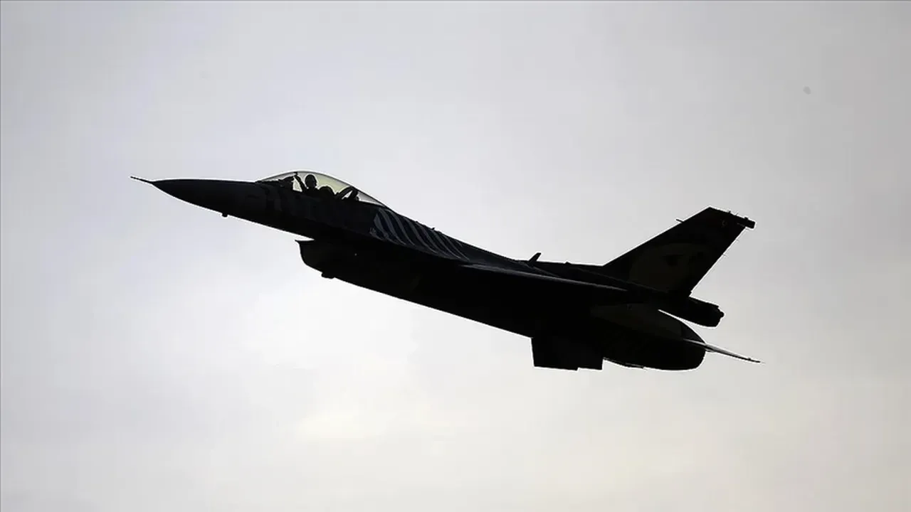 Ankara'da jet savaş uçakları son dakika neden uçuyor? Büyük bir patlama sesi geldi