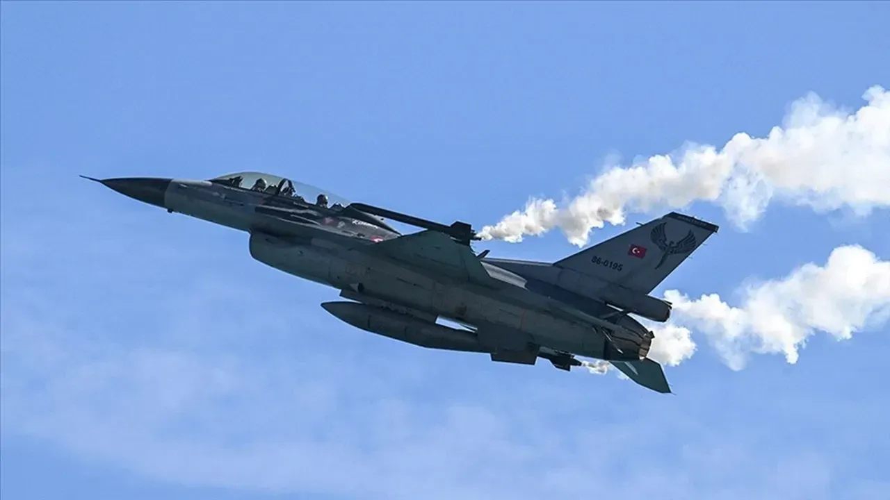 Ankara'da jet savaş uçakları son dakika neden uçuyor? Büyük bir patlama sesi geldi