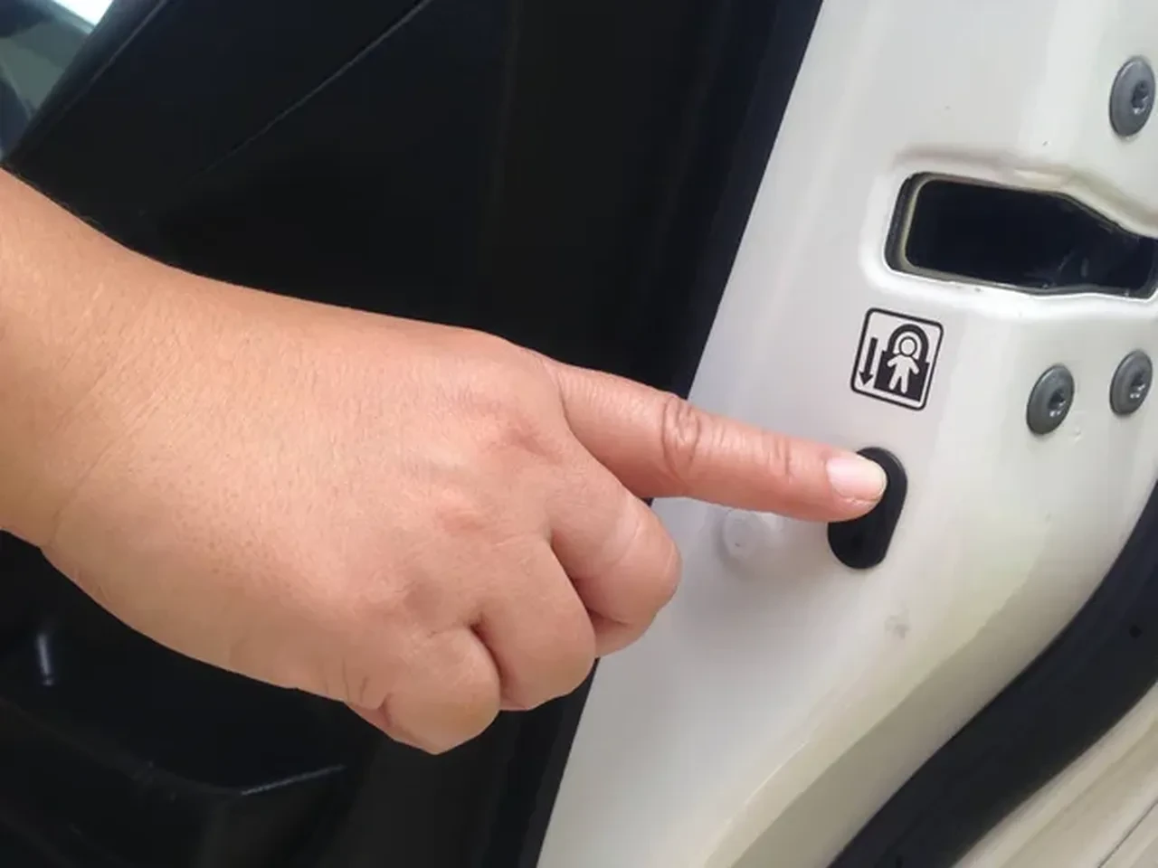 Araba anahtarları sadece kapı açmıyor! Meğer bu özellikleri de varmış…