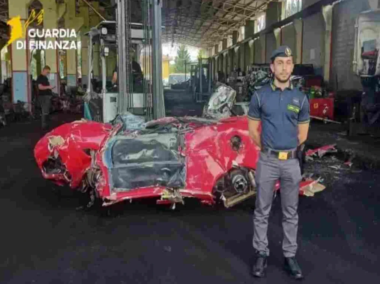 Bunu da yaptılar: Ferrari görünümlü Toyota! Uzmanlar onaylayınca imha edildi