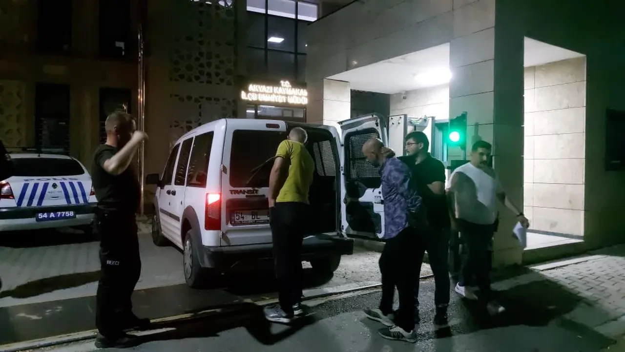 Çalıntı otomobille polise yakalandı! Palyaço kıyafetleri şaşırttı