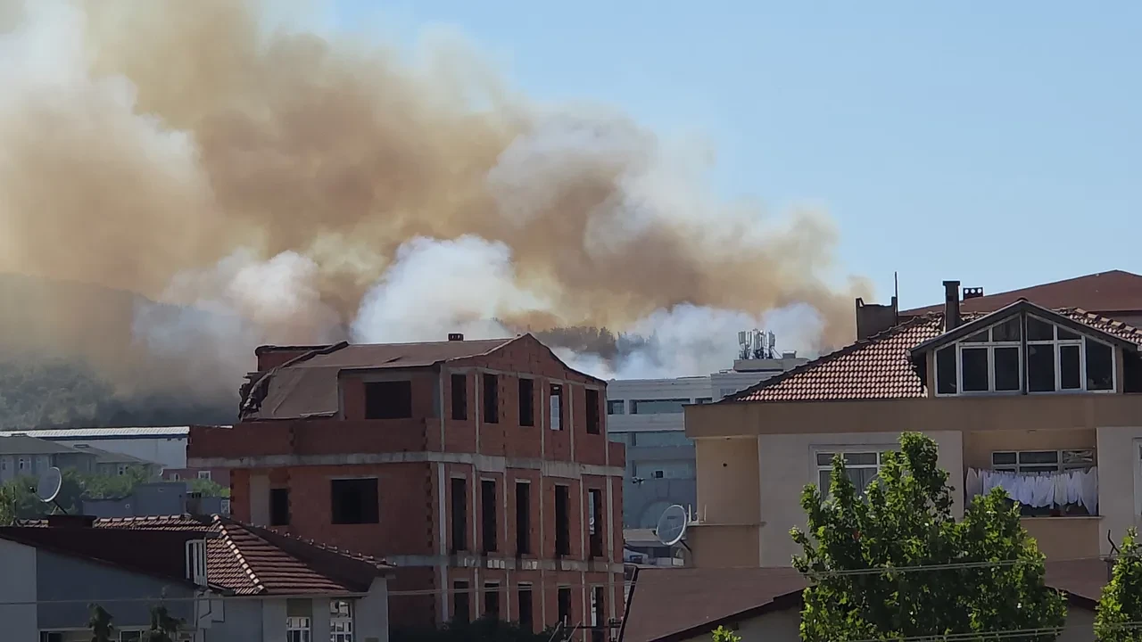 Gebze yangın son dakika söndürüldü mü? Kocaeli'nde çıkan yangına müdahaleler sürüyor