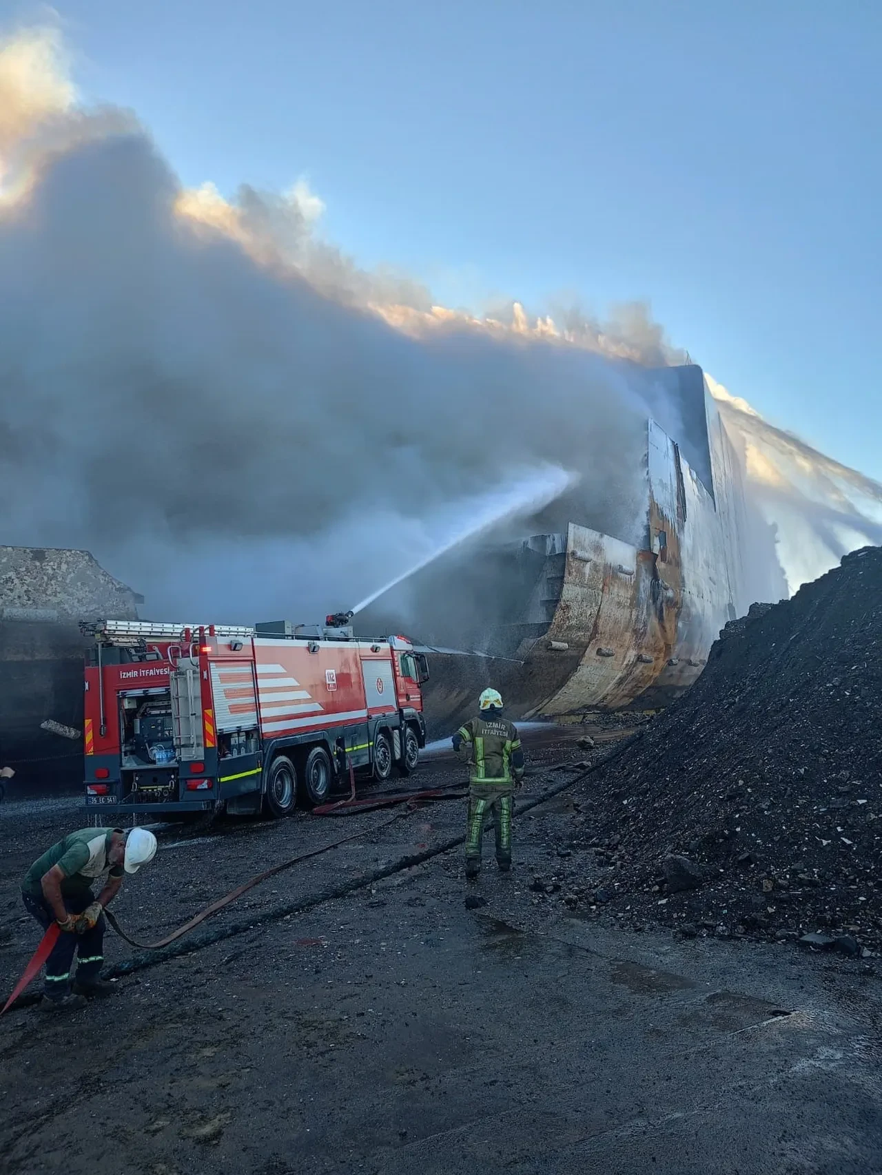 Gemide korku dolu anlar! Yangın 16 saat sonra söndürüldü!