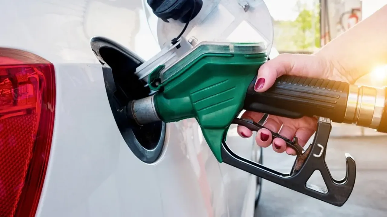 Her benzinli araç ekonomik değil! 2025'in en çok yakan otomobilleri sizi bir hayli şaşırtacak