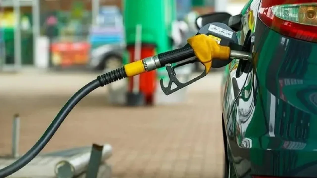 Her benzinli araç ekonomik değil! 2025'in en çok yakan otomobilleri sizi bir hayli şaşırtacak