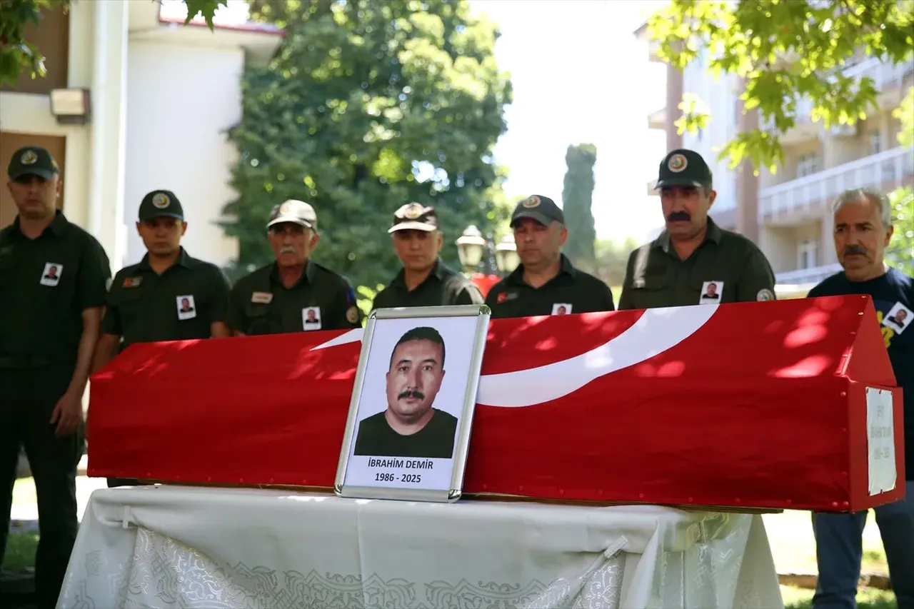 İzmir'deki yangın faciasında hayatını kaybetmişti! Orman şehidine acı veda