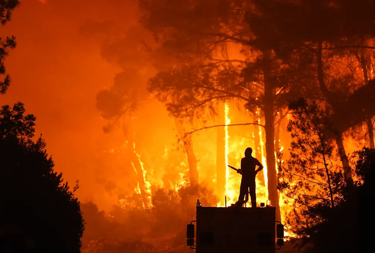 İzmir'deki yangın uzaydan görüntülendi! Kapladığı korkunç alan NASA kamerasında
