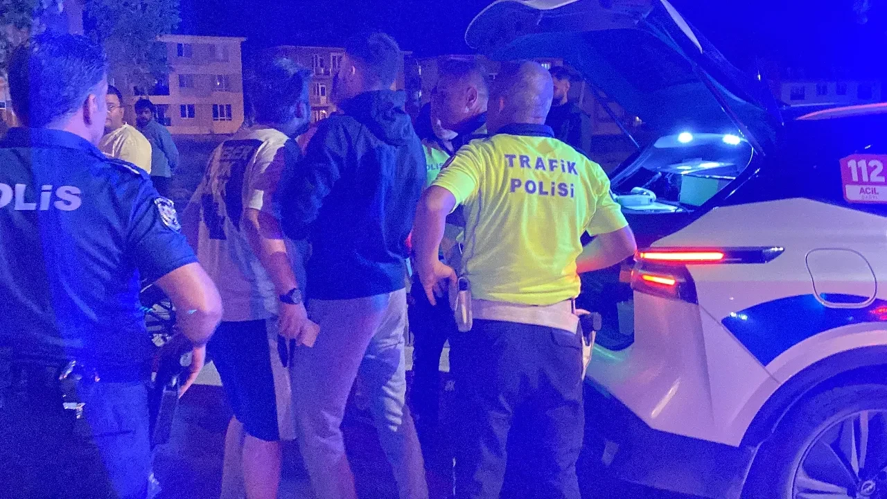 Kaza sonrası polislerin üzerine yürüdü! Polisin alkollü şahısla imtihanı!