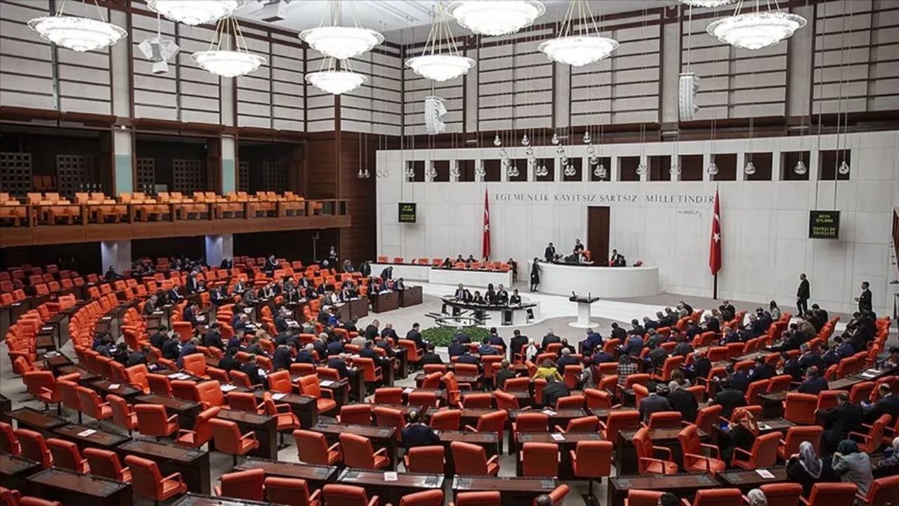 Meclis'te zehirlenme paniği! 100'ü aşkın vekil ve personel hastaneye kaldırıldı