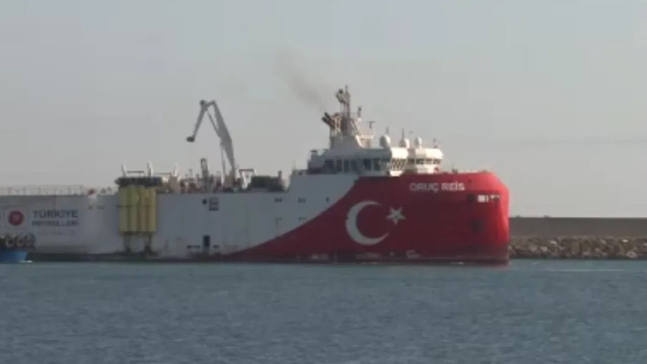 Oruç Reis Gemisi Filyos Limanı’na demirledi