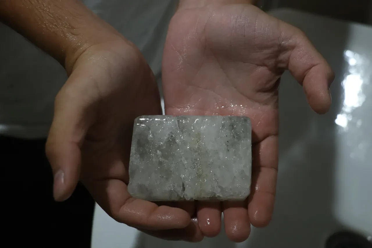 Sıcak havada ter kokusuna doğal çözüm! Piyasada 65 TL, yerin metrelerce altından çıkıyor