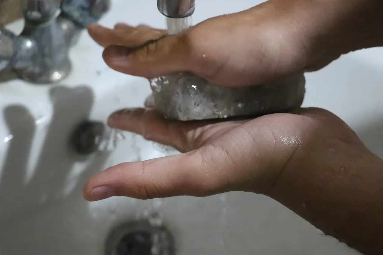 Sıcak havada ter kokusuna doğal çözüm! Piyasada 65 TL, yerin metrelerce altından çıkıyor