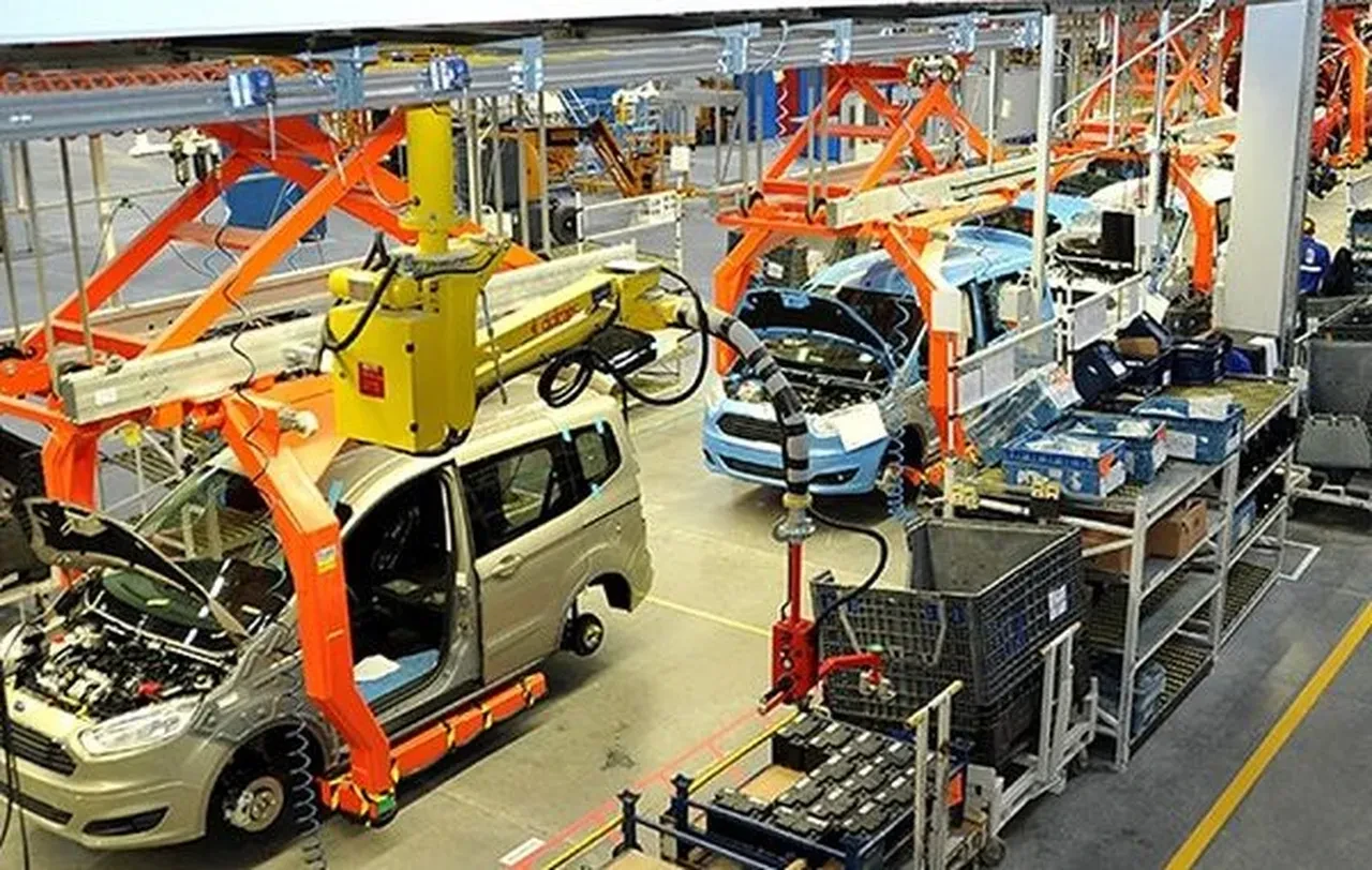 Üretimi durdu ama efsanesi asla bitmedi: Otomobil dünyasında derin iz bırakan 7 ikonik model!