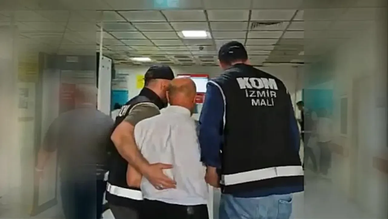 Yolsuzluk soruşturmasında eski İzmir Büyükşehir Belediye Başkanı Tunç Soyer tutuklandı