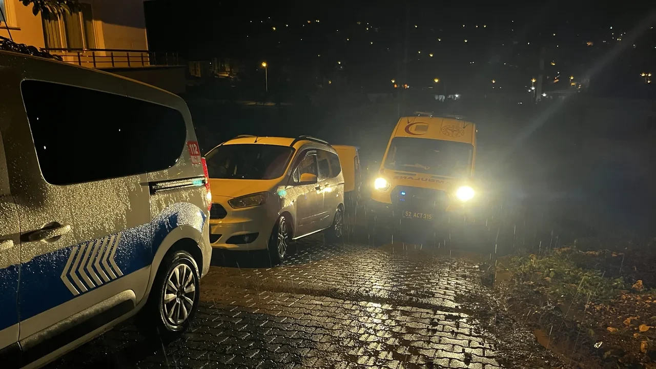 Eğlencenin sonu kanla bitti: Evde kendini vuran genç öldü, arkadaşı ağır yaralandı