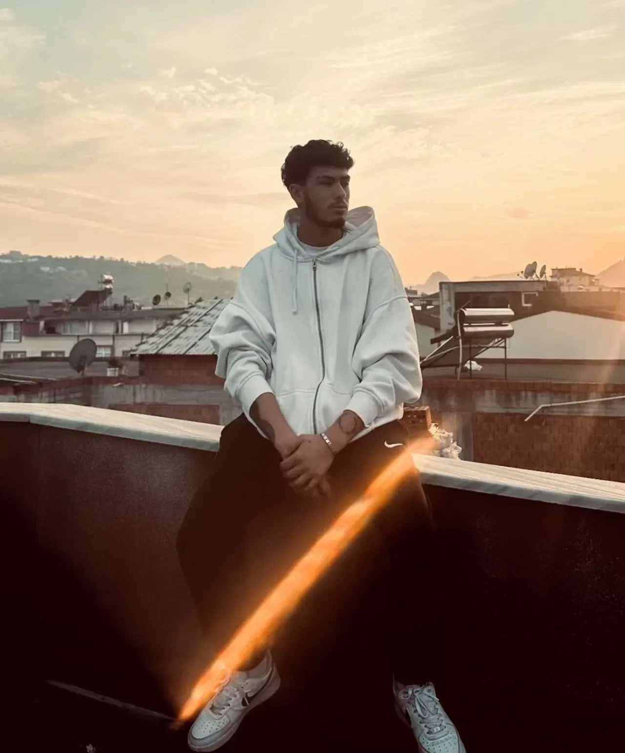 Eğlencenin sonu kanla bitti: Evde kendini vuran genç öldü, arkadaşı ağır yaralandı