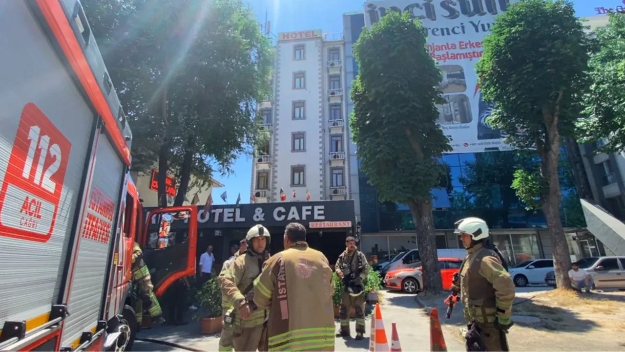 Fatih'te korkutan otel yangını