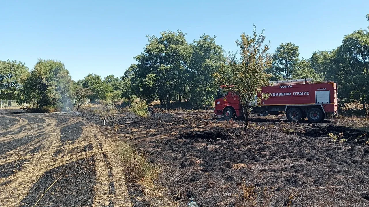 Konya'da arpa ekili alanda yangın