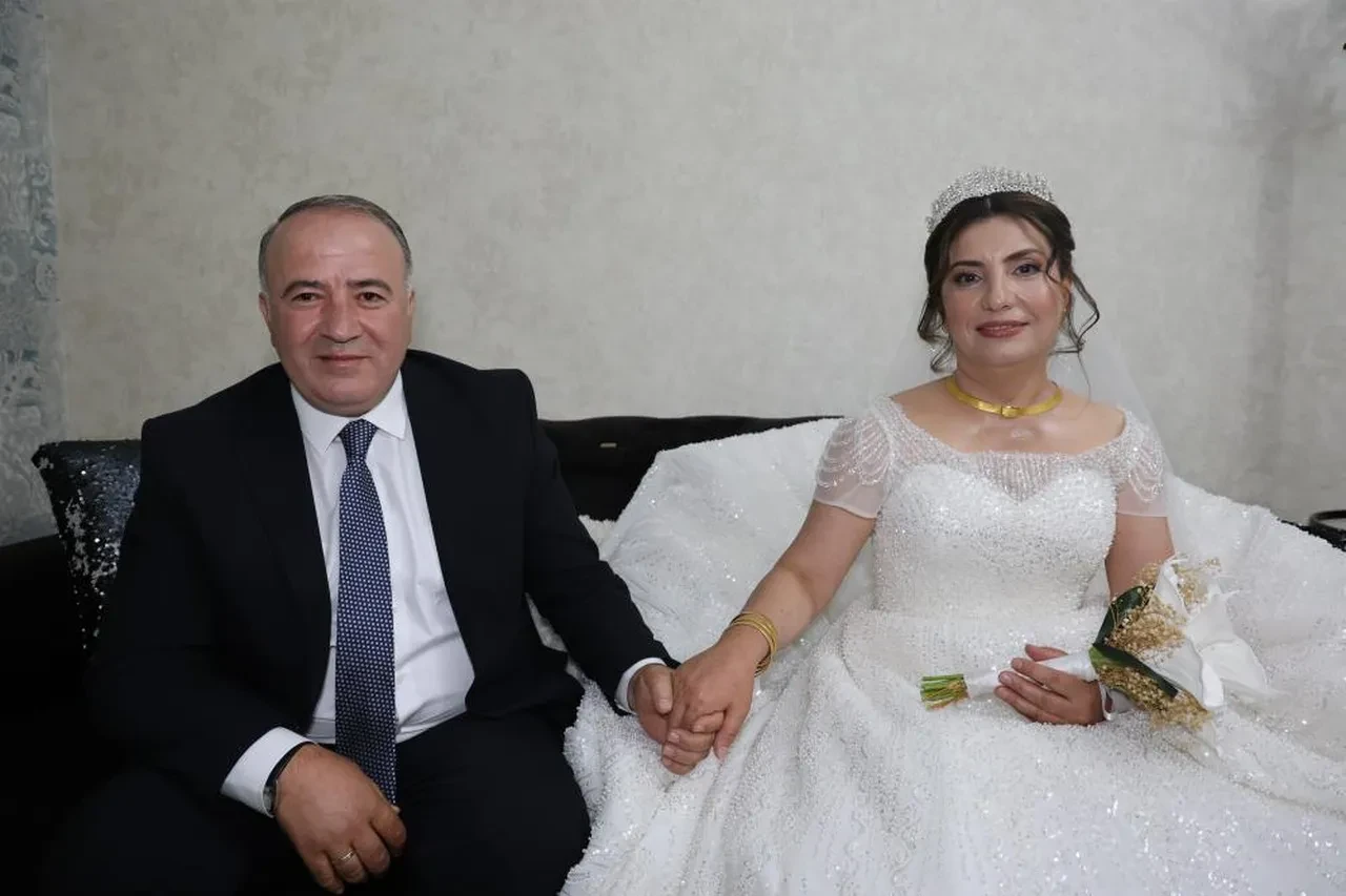 Liseli sınıf arkadaşları 34 yıl sonra karşılaştı, görüşme düğünle sonuçlandı