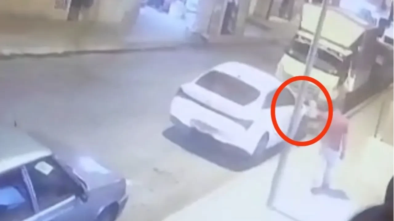 Minik Mirhan bir anda yola fırladı! Sürücünün fark etmesine fırsat kalmadı