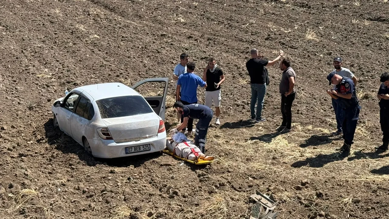 Osmaniye’de feci kaza! Sürücü tarlaya uçtu