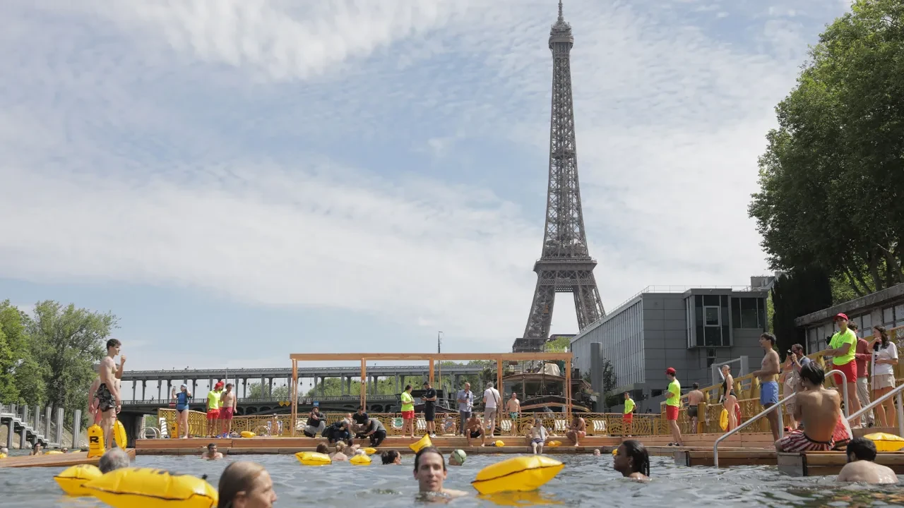 Paris'te 100 yıl sonra bir ilk! Yasak kalktı, Seine Nehri halka açıldı