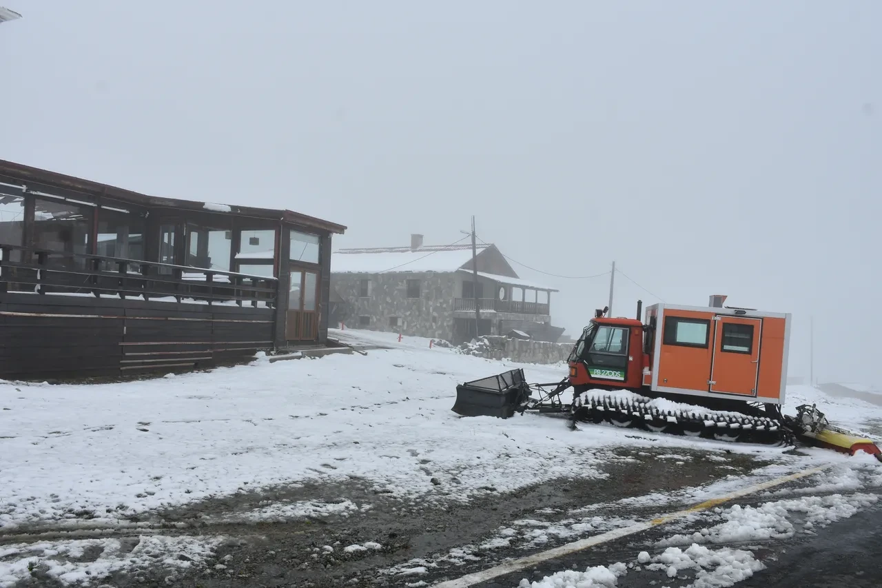 Temmuz ayında lapa lapa kar yağdı! İki ilimiz beyaza büründü