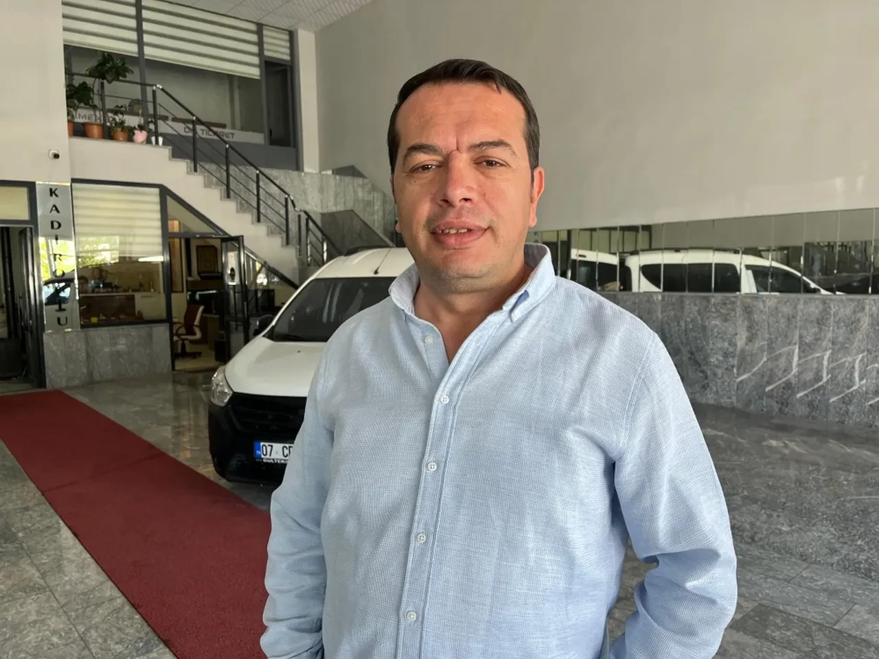 Yaşlı vatandaş araç satışıyla dolandırılacaktı, galerici oyunu fark etti