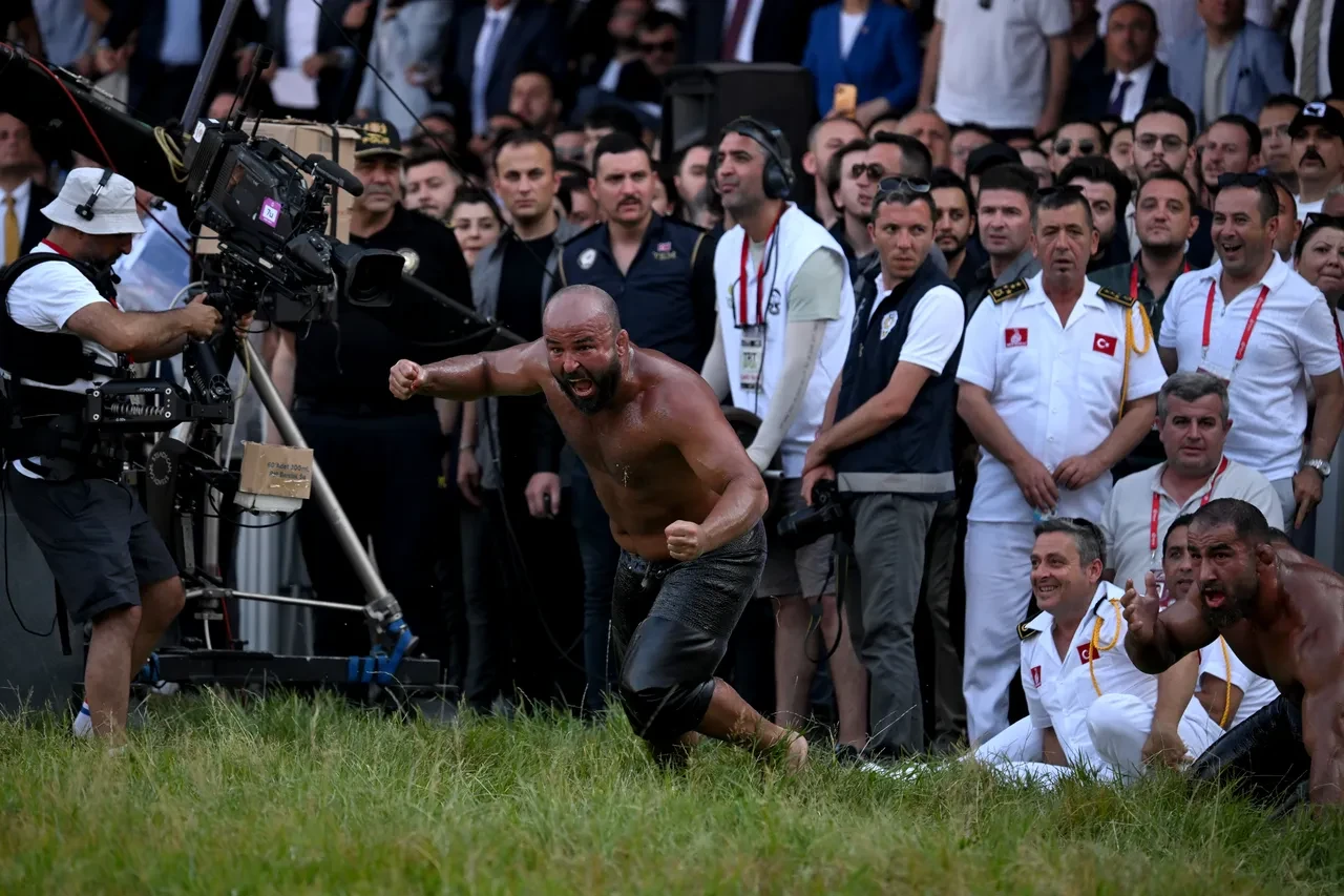 664. Tarihi Kırkpınar Yağlı Güreşleri'nde başpehlivan Orhan Okulu oldu