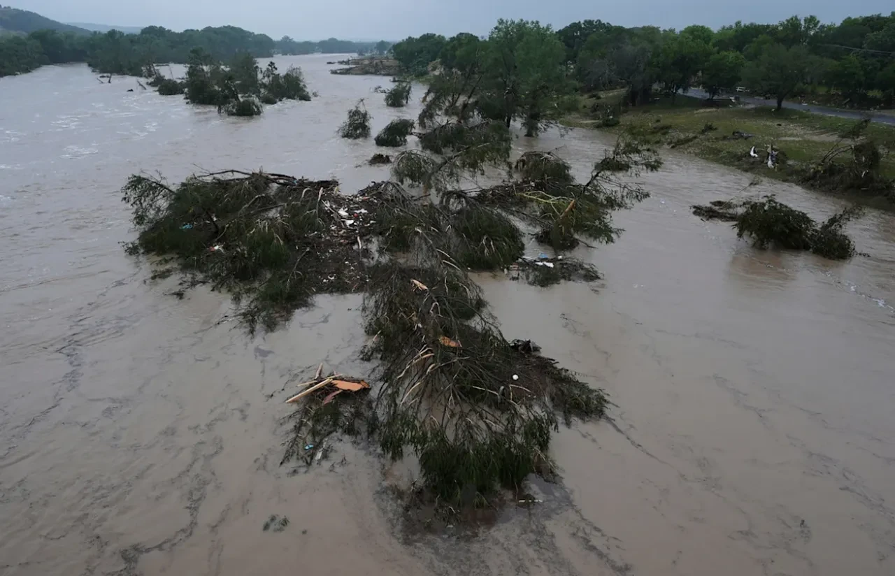 ABD'de sel felaketi büyüyor! En az 50 kişi öldü, kampa giden 24 çocuk kayıp