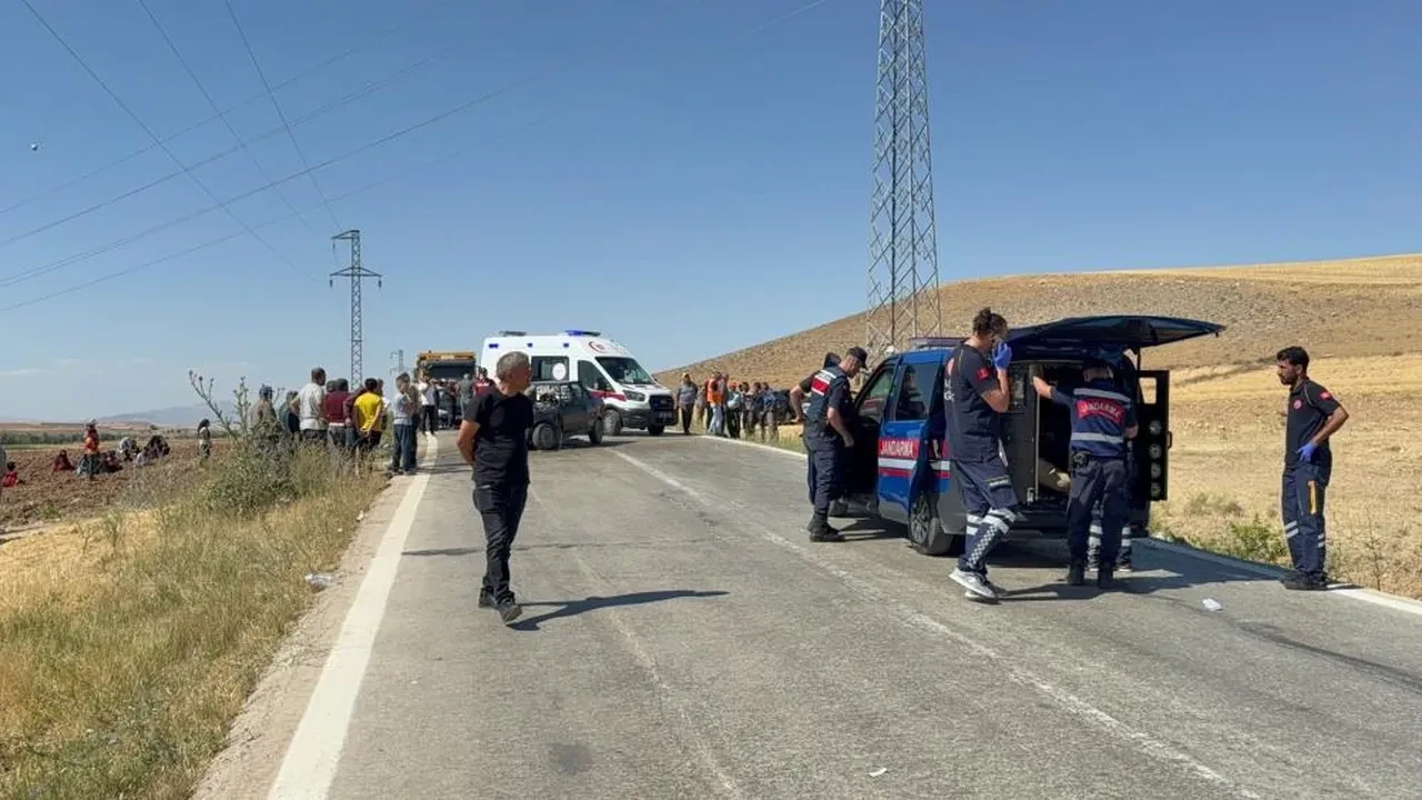 Ankara'da 2 araç kafa kafaya çarpıştı: Ölü ve yaralılar var!