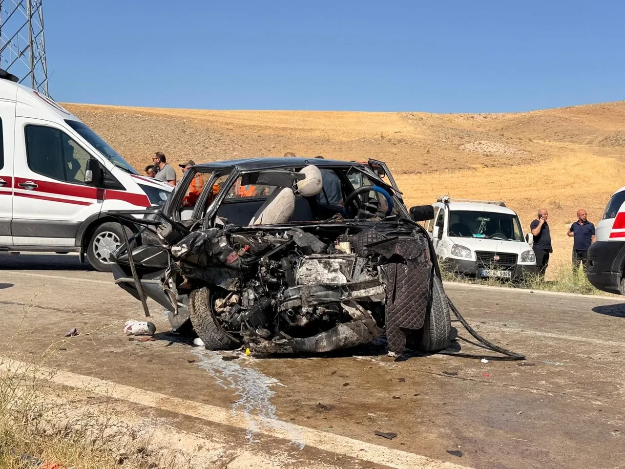 Ankara'da feci kaza! İki araç kafa kafaya çarpıştı: Ölü ve yaralılar var