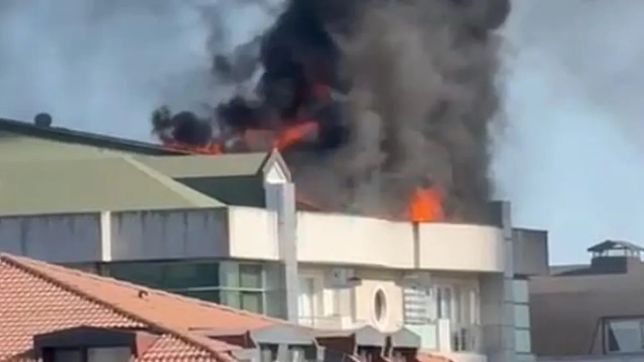 Beylikdüzü'nde yangın! Bina alevler içinde kaldı