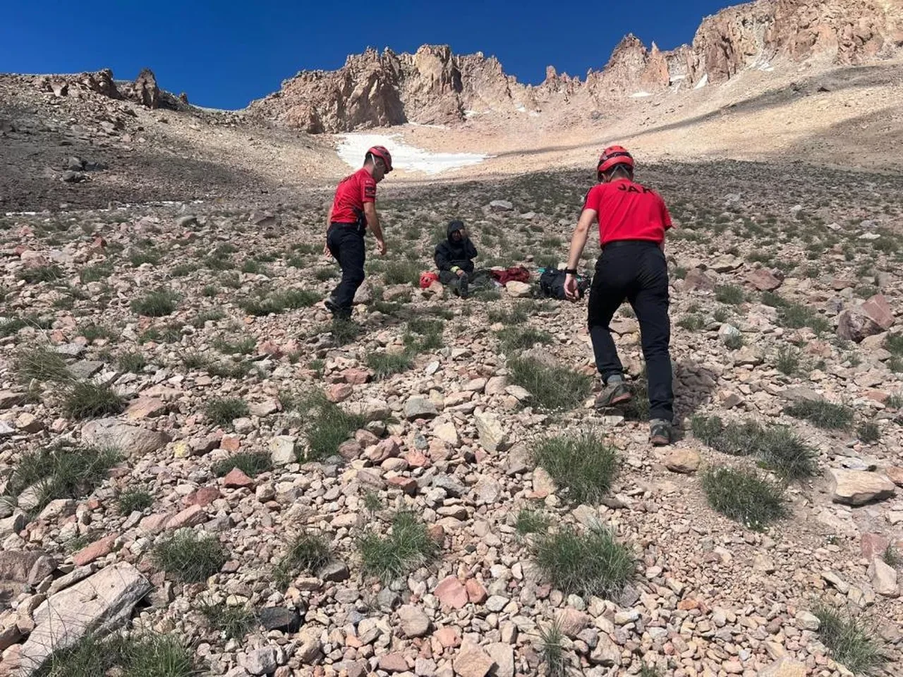 Erciyes'te zirve dönüşü kabusa döndü: 8 saatlik nefes kesen operasyon!
