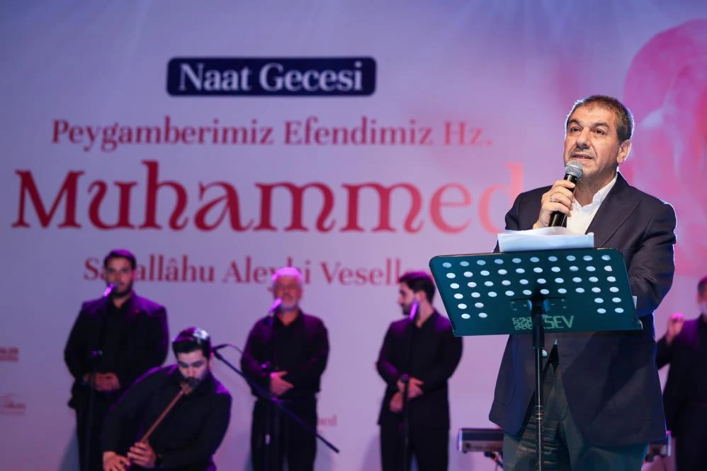 Esenler’de naat gecesi kalpleri birleştirdi!