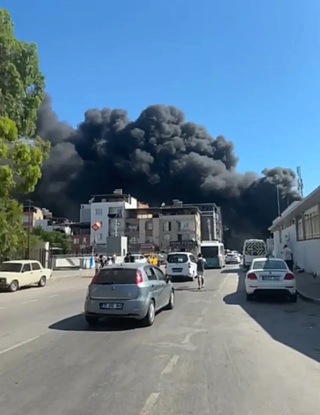 İzmir'de aylardır çöpler toplanmıyordu! Bir anda alev aldı, faciaya davetiye çıkardı 